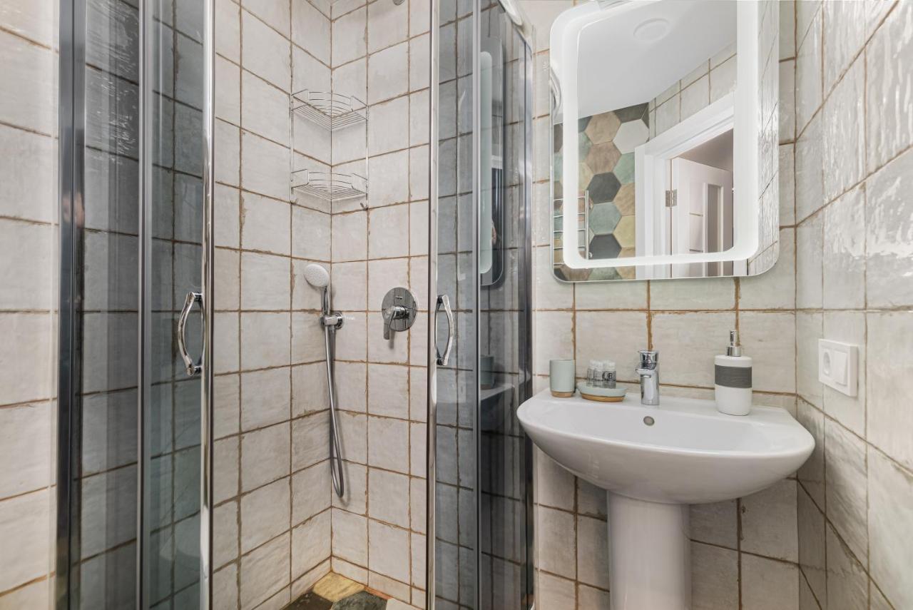 Suites On Chaikovskogo Одесса Экстерьер фото